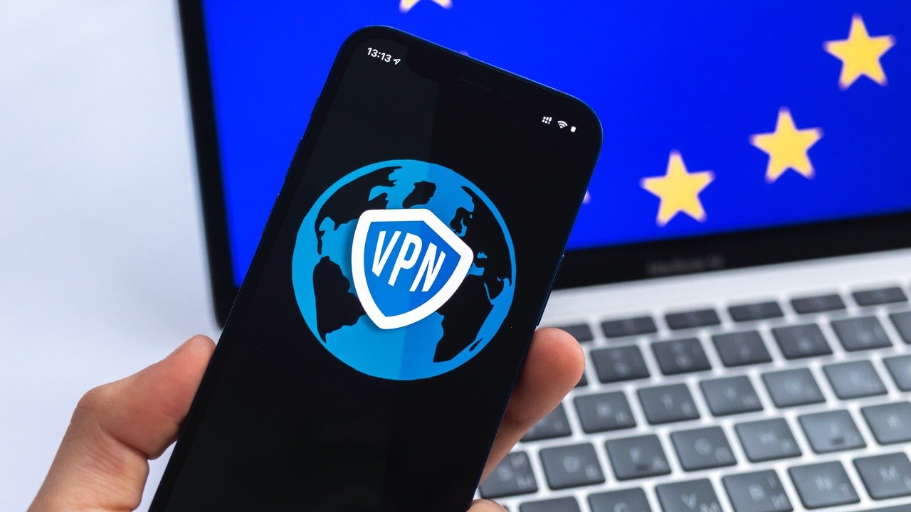 How to Use a VPN to Protect Your Privacy While Traveling